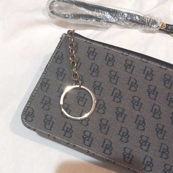 Dooney & Bourke pouch - Picture 5 of 14